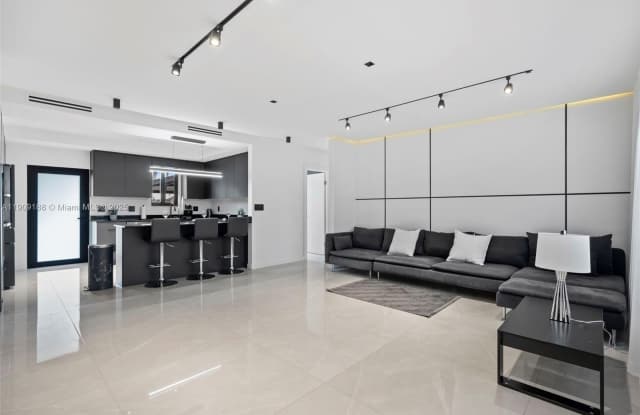 1101 N 14th Ave - 1101 North 14th Avenue, Hollywood, FL 33020