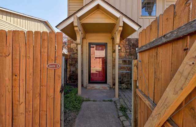 Spacious 2BD/2.5BTH Home Minutes away from Chisholm Creek Shopping Center and Quail Springs Mall photos photos