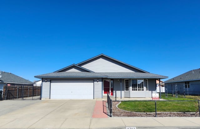 Updated 3 bed, 2 ba w/Oversized Covered Patio photos photos