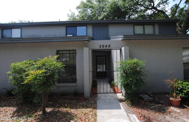 5646 GREATPINE LN N - 5646 Great Pine Court, Jacksonville, FL 32244