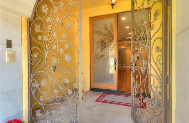 1122 E Lemon Avenue Gallery 2