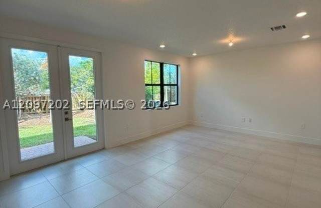 7263 SW 46 St Gallery 4