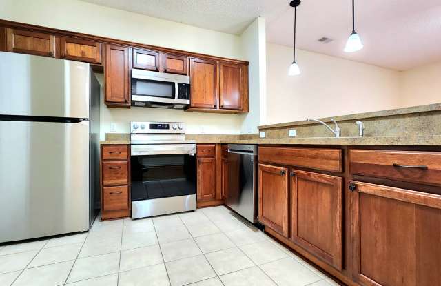 Like New town home centrally located to Ft. Stewart, HAAF,and Savannah Gallery 3
