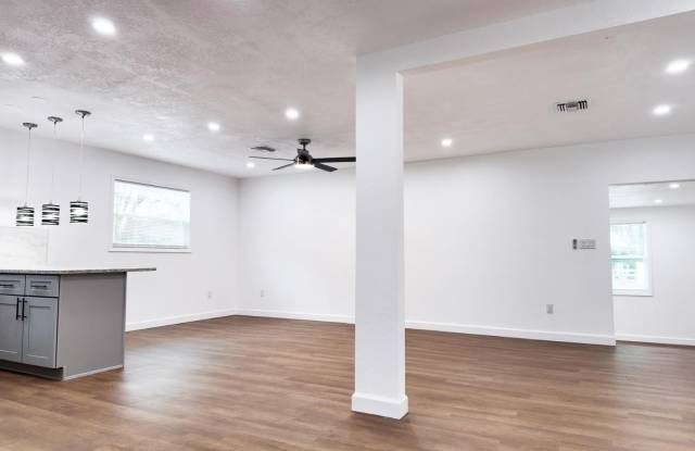 2607 NE 140TH Street Gallery 3