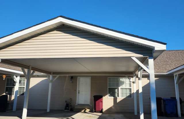 Alcoa 37701 - Very nice 2 bedroom townhome - Contact Troy Adams (865) 233-6949 - 229 Olympia Drive, Alcoa, TN 37701