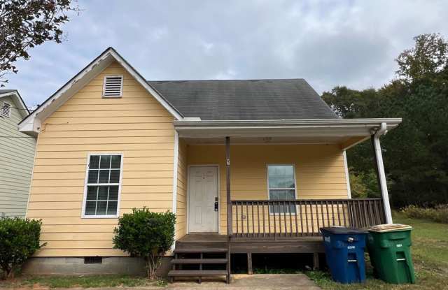 390 HAWTHORNE EXT l 3 BED, 2 BATH Gallery 1