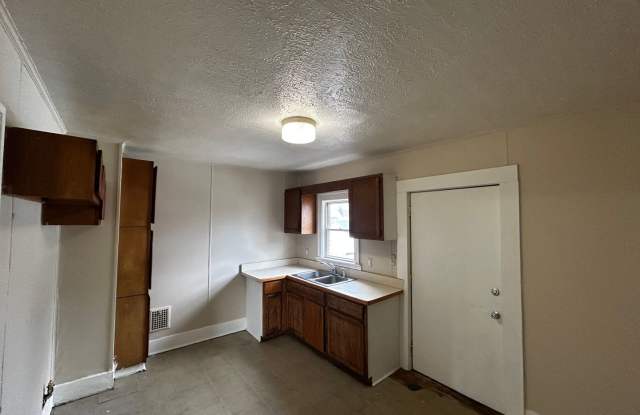315 Half St Upper - 315 Half Street, Monroe, MI 48161