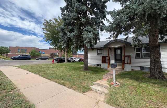 Across from UNC | 4bd 2ba 2 Kitchens Gallery 3