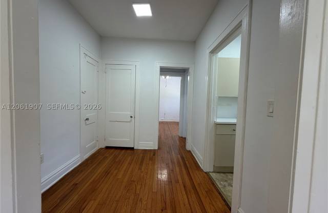 320 Mendoza Ave Gallery 4