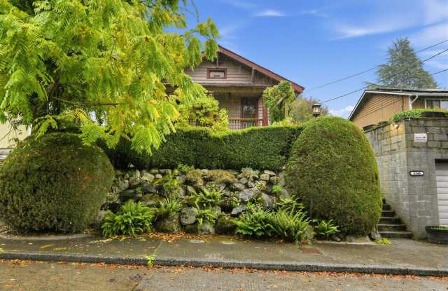2Bd/1Ba Seattle Home Gallery 3