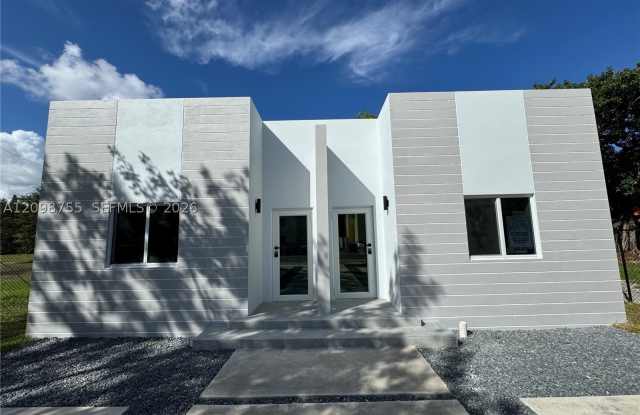 135 NW 60th St Gallery 1