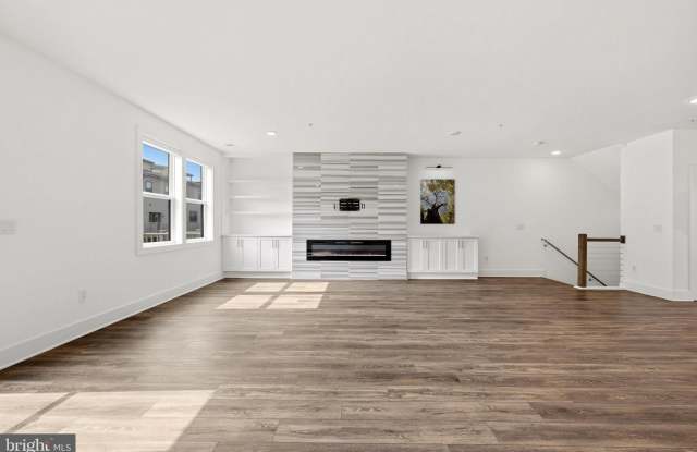 44824 TIVERTON SQ Gallery 3