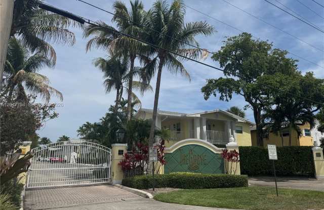 2660 NE 8th Ave photos photos