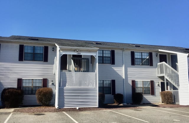 1307 Homestead Gardens Court - 7 photos photos