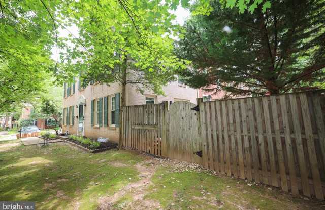 2400 ANSDEL COURT photos photos