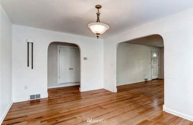 4810 South Thompson Avenue Gallery 1