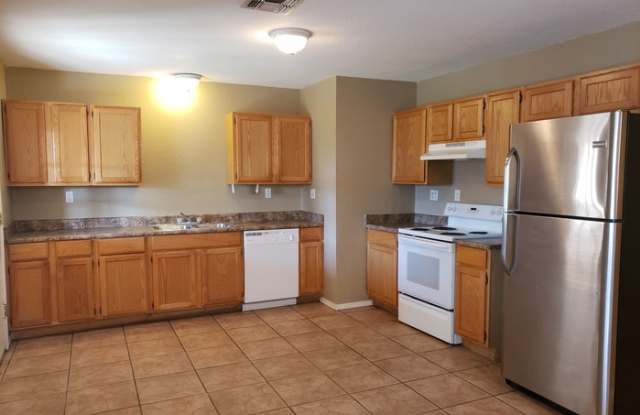 2320 East Cactus Road Gallery 4