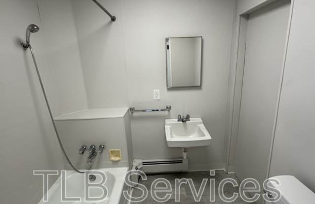 139 Sand Street - A Gallery 3