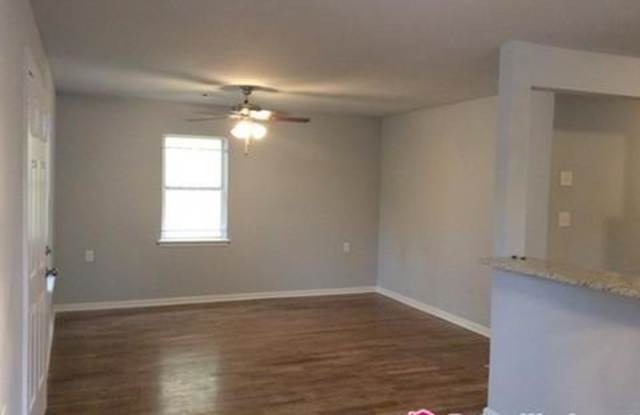 1090 White Oak Ave SW Gallery 2