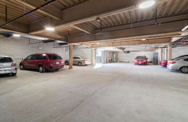 4513 North Clark Gallery 3
