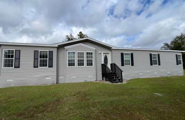 Spacious 4-Bedroom, 2-Bath Manufactured Home for Rent in Mayo, FL – 2350 Sq Ft photos photos