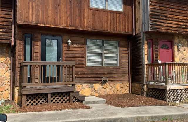 2 Bedroom 2 Bath Townhouse Gallery 4