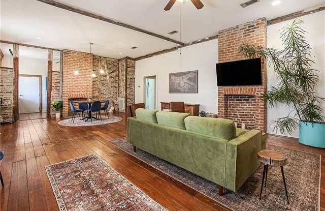 536 JACKSON Avenue Gallery 4