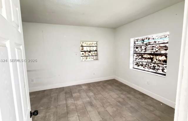 301 NW 37th St Gallery 3