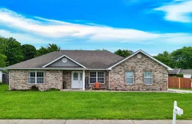 Nice 3 Bedroom 2 Bathroom House In Southern Boone! photos photos