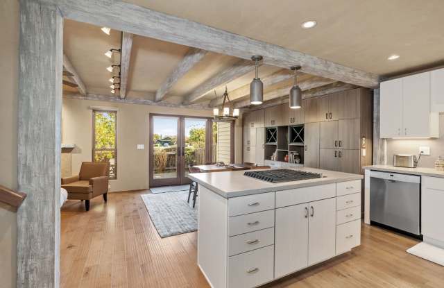 Gorgeous Furnished 2-Bed, 2-Bath Townhouse in the Heart of Yountville photos photos