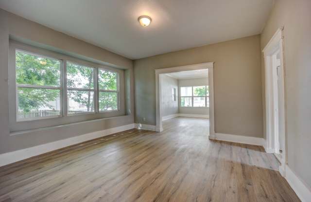 Freshly Updated 2 Bedroom House photos photos
