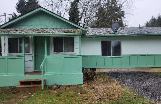 2 bedroom 1 bath home - 835 12th Avenue, Sweet Home, OR 97386