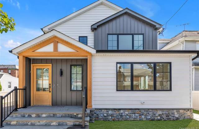 157 Lincoln Avenue unit: 2 photos photos