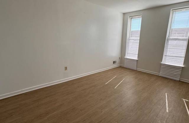 906 E BIDDLE STREET Gallery 4