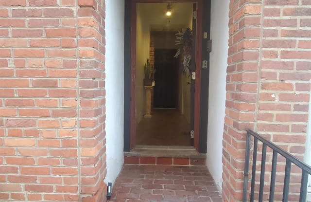 18 N New Street - 2 photos photos