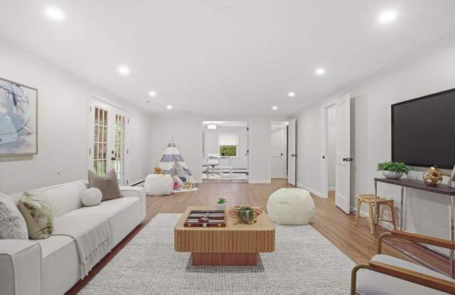 48 Meyer Place - 48 Meyer Place, Riverside, CT 06878