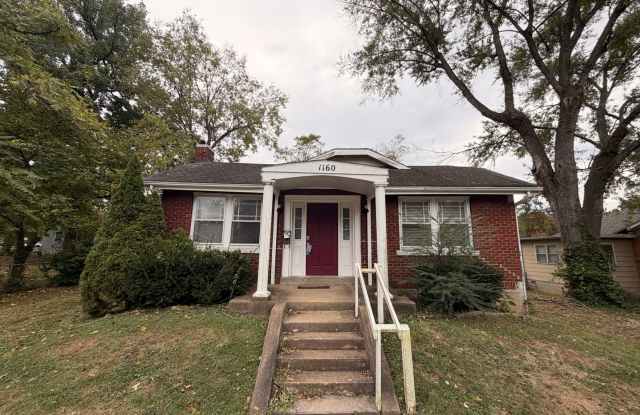 3-Bed, 1-Bath Single Family Home. Washer/Dryer Hook ups + Shed Gallery 1