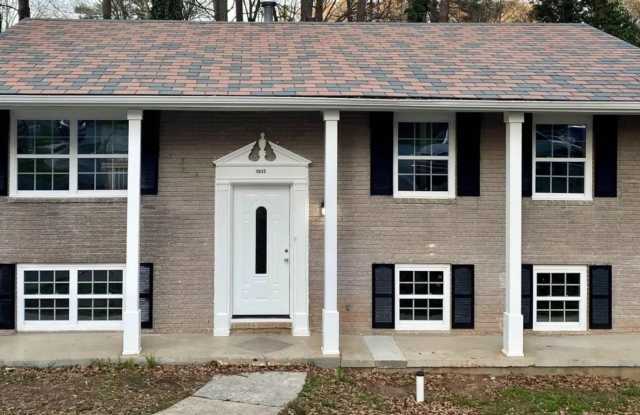 Room in 4 Bedroom Home at Brian Ln photos photos