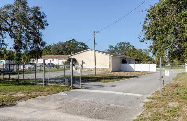18837 Old Shady Hills Rd Gallery 3