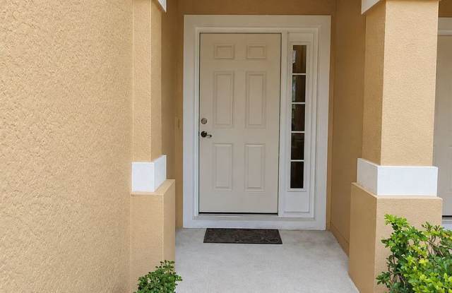 3BR/2.5BA Fort Myers Townhome — 1,634 Sq Ft — $1,800/mo Gallery 1