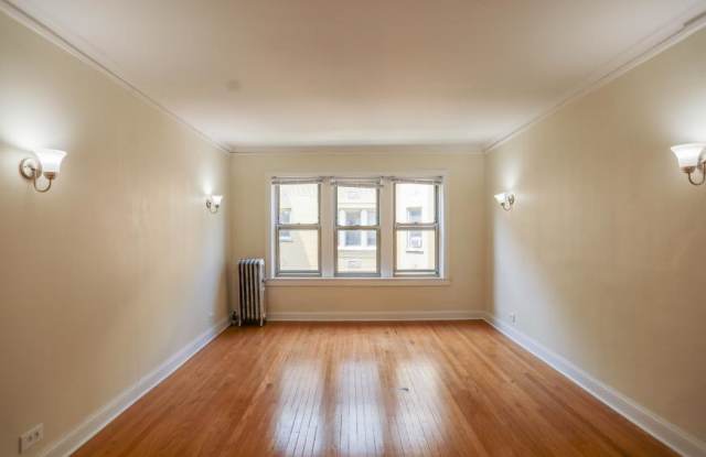 2408 W Lunt Gallery 1
