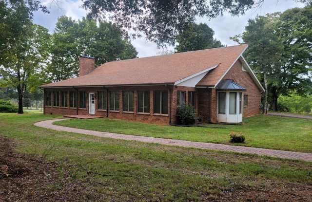 Home for Rent in Pilot Mountain Gallery 1