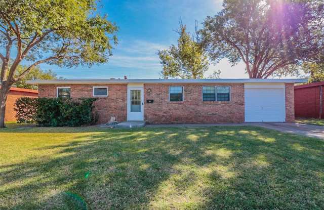 3bed/1 bath property located in Central Lubbock - Available Now! photos photos