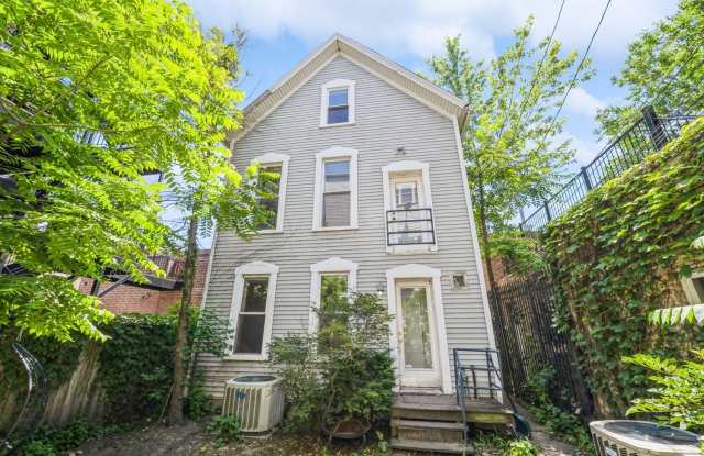 1317 W Roscoe Street photos photos