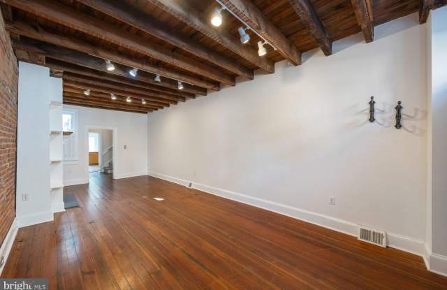 1913 E LOMBARD Street Gallery 3