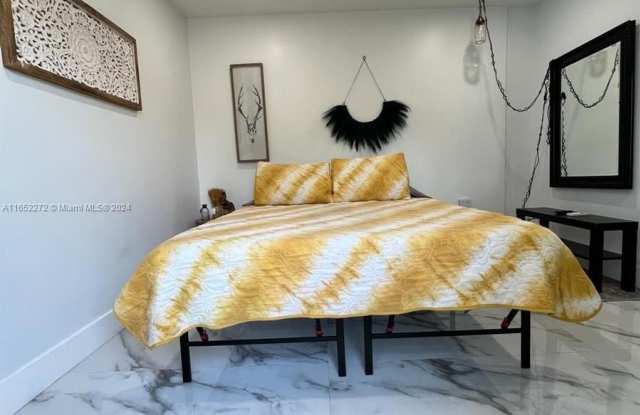 14930 NE 7th Ct Gallery 2