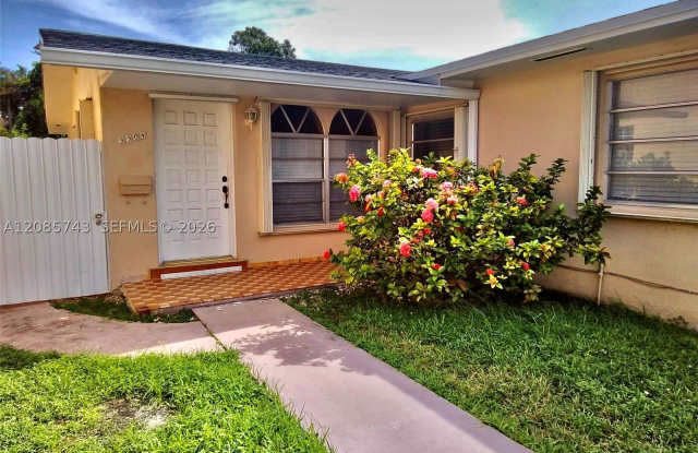 3304 SW 23rd St photos photos