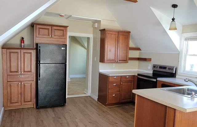162 Rochester Street - 162 Rochester Street, Westbrook, ME 04092