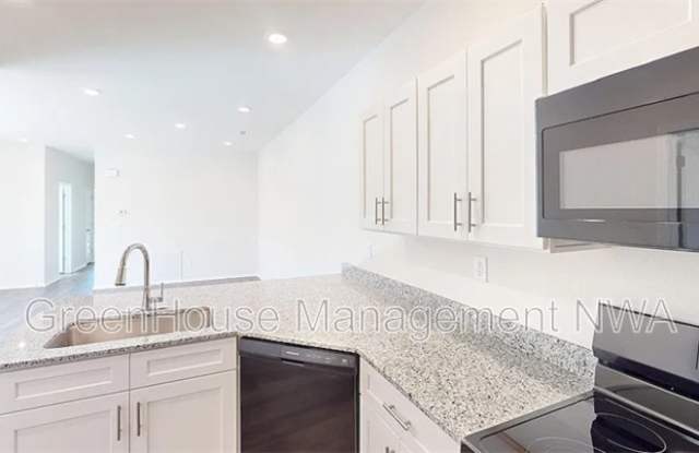 412 W Cloud Dr Gallery 3