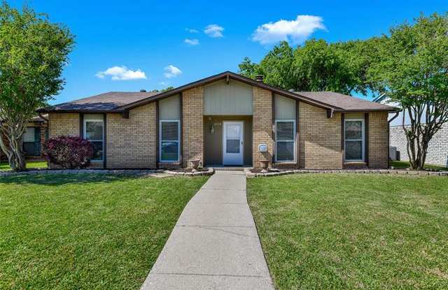 4924 Walker Drive - 4924 Walker Drive, The Colony, TX 75056